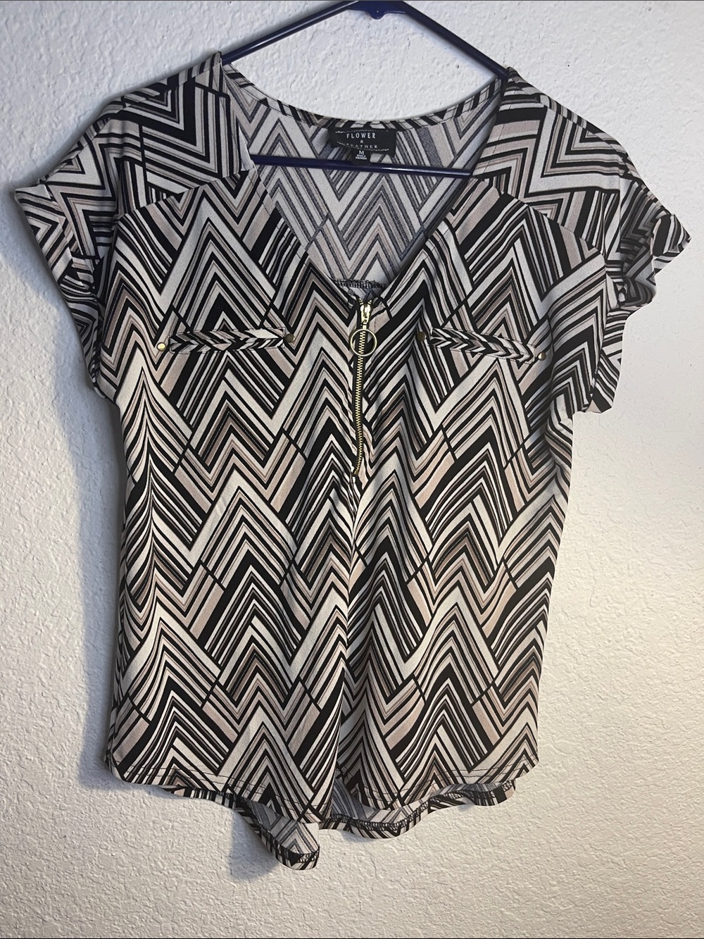 Scoop Neck Short Sleeve Top in Black & Cream Size M